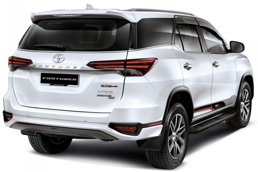  Toyota Fortuner Sportivo by TRD 2016 года  (фото 2 из 2)